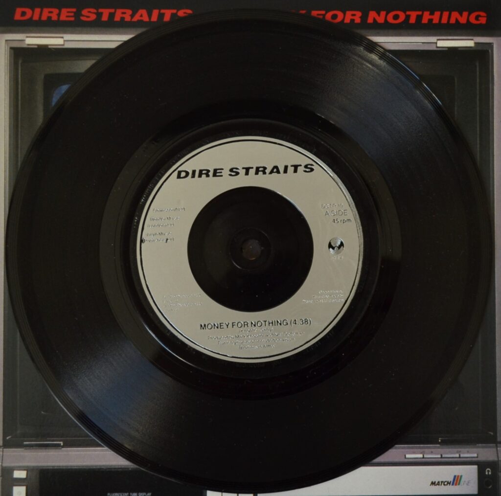 Dire Straits - Money For Nothing And Love Over Gold dire-straits-money-for-nothing-7-inches-record-side-one.