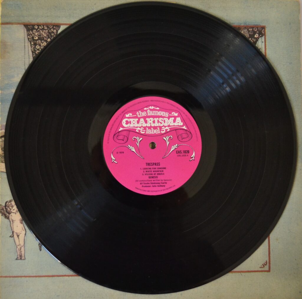 Genesis -Trespass ?, Dwelt In Peace And Love genesis-trespass-record-side-one