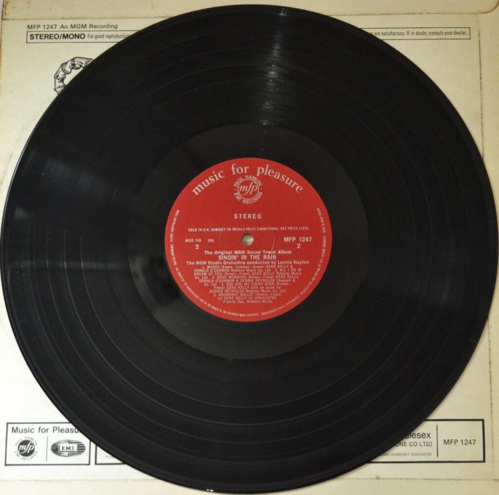Singin' In The Rain: Original Soundtrack Recording gene-kelly-singin-in-the-rain-back-cover-record-side-two