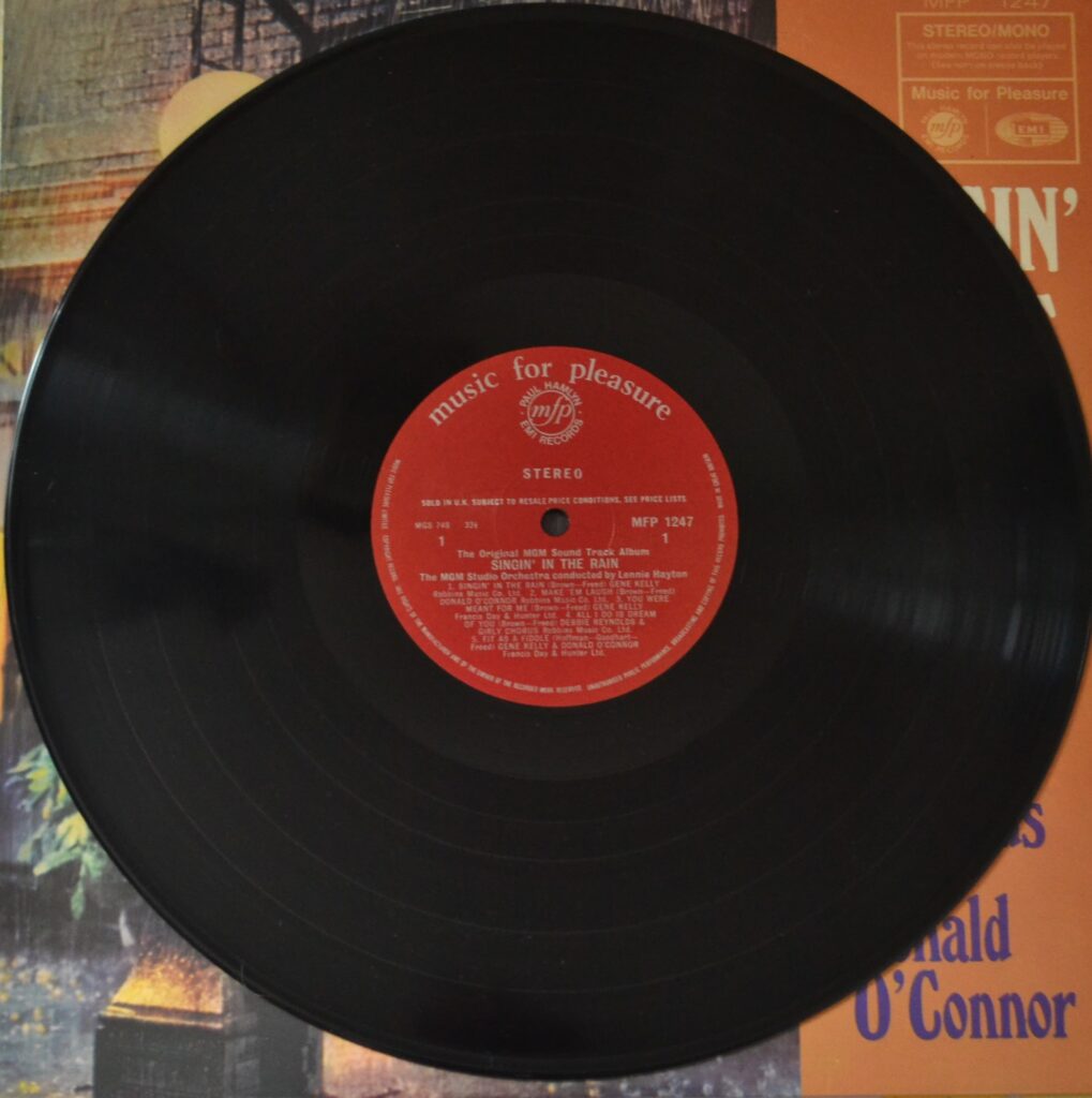 Singin' In The Rain: Original Soundtrack Recording gene-kelly-singin-in-the-rain-record-side-one.