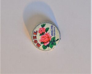 roze-vaselina-parfumata-farmec-cluj-napoca