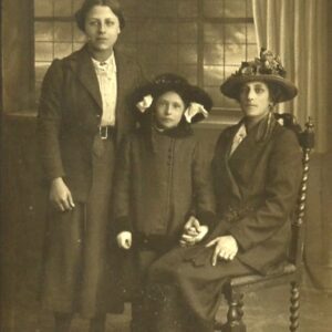 Photo-British-family-group-of-two-women-and-a-girl.