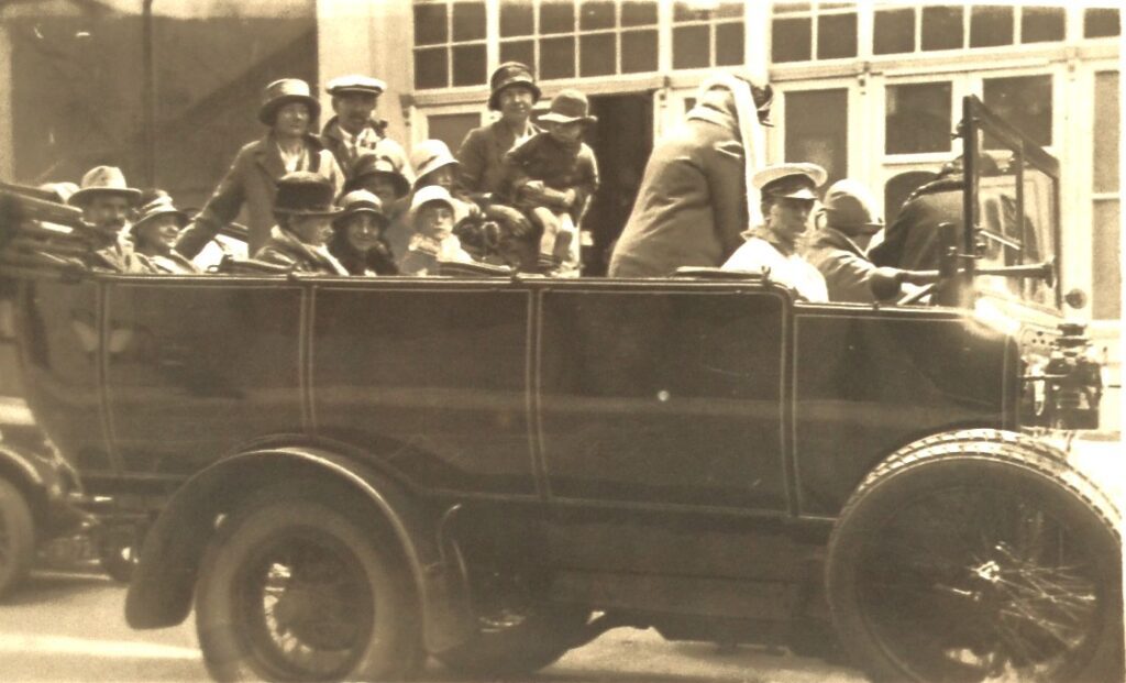 The Old Days Of Lowtiers Garage, Loveble Cars, And Adorable People british-women-children-and-men-in-a-big-car.