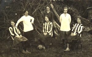 wl-ladies-football-team-1920