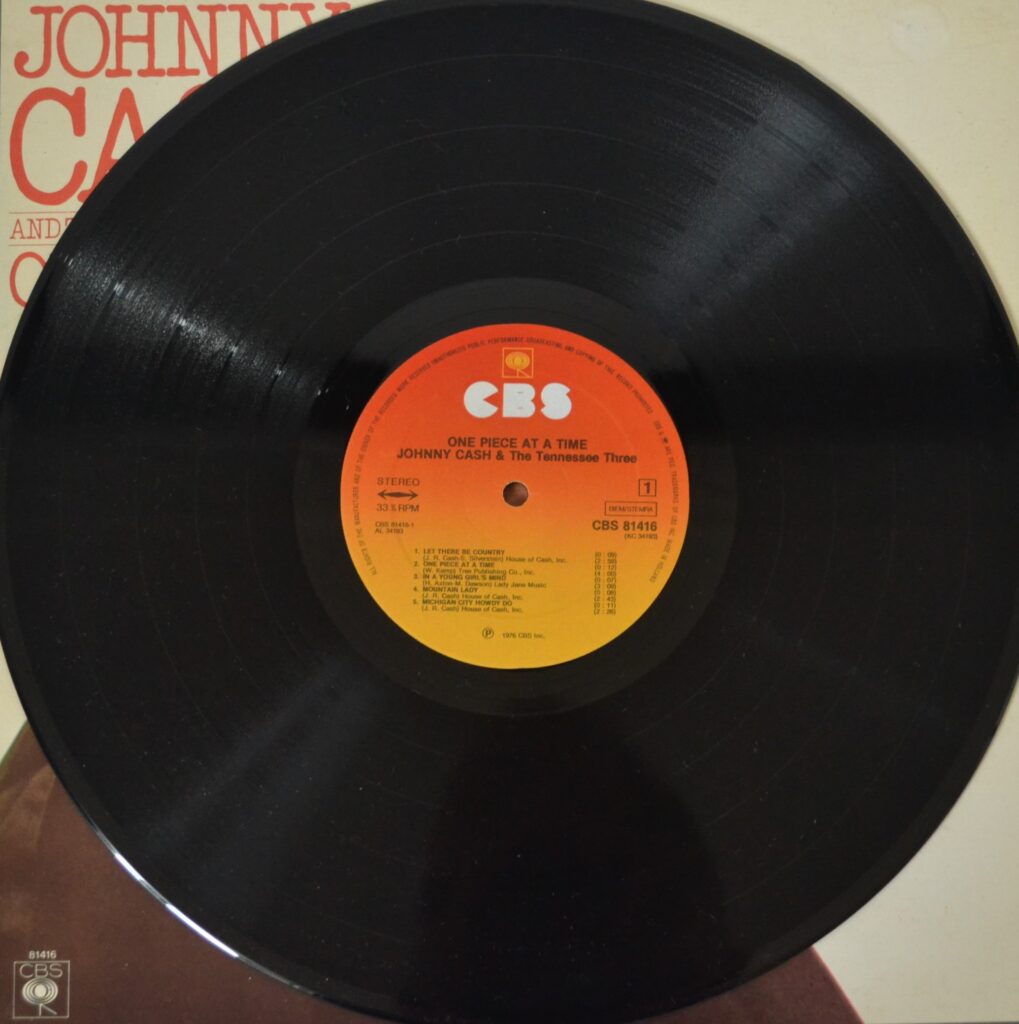 Johnny Cash And The Tennessee Three - One Piece At A Time johnny-cash-and-the-tennessee-three-one-piece-at-a-time-record-side-one.