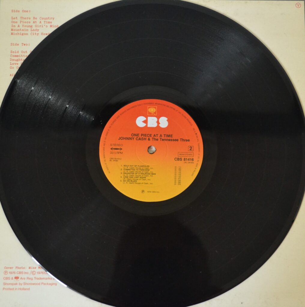 Johnny Cash And The Tennessee Three - One Piece At A Time johnny-cash-and-the-tennessee-three-one-piece-at-a-time-record-side-two