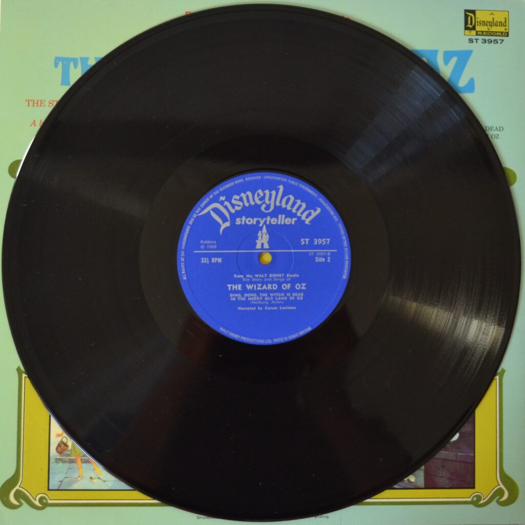 Walt Disney - The Wizard Of Oz - Love Chronicles: A World United the-wizard-of-oz-record-side-two.