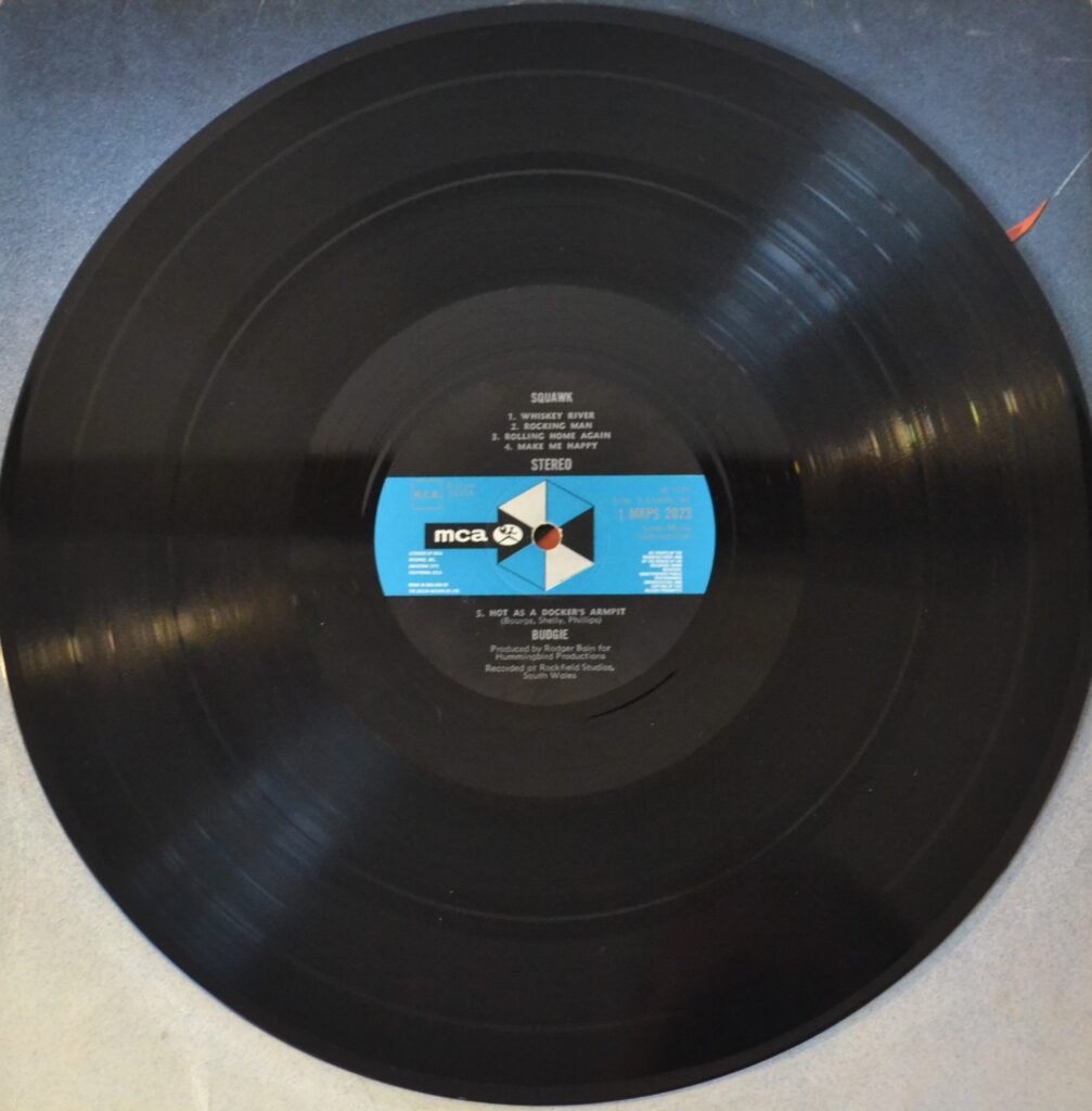 Budgie - Squawk That Makes Me Happy budgie-squawk-record-side-one