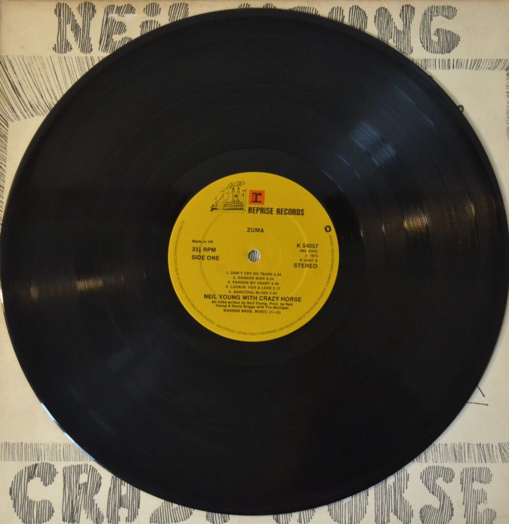 Neil Young With Crazy Horse - Zuma Lookin' For A Love neil-young-with-crazy-horse-zuma-record-side-one