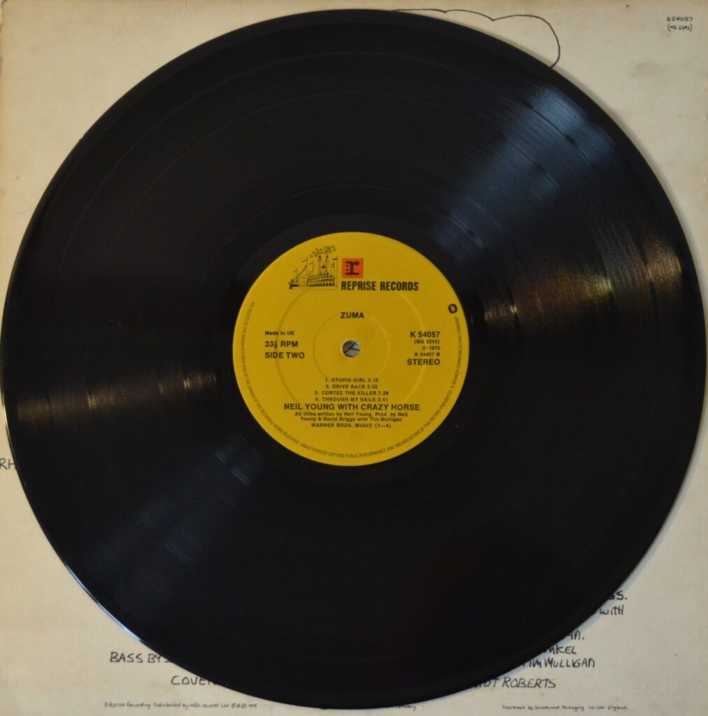 Neil Young With Crazy Horse - Zuma Lookin' For A Love neil-young-with-crazy-horse-zuma-record-side-two