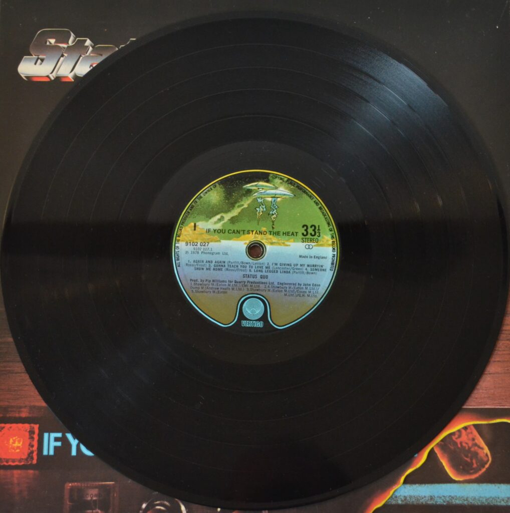 Status Quo - If You Can'T Stand The Heat...gonna Teach You To Love Me status-quo-if-you-can-t-stand-the-heat-record-side-one.