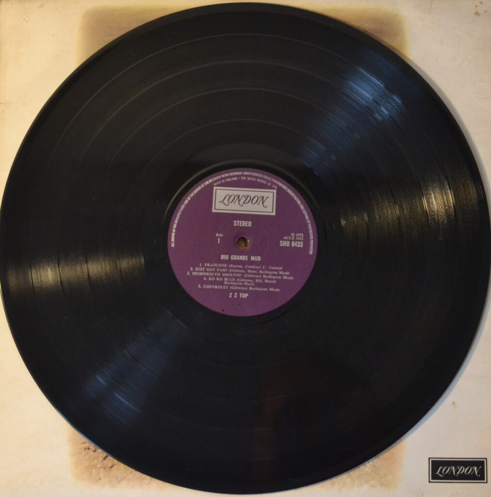 Z Z Top - Rio Grande Mud, How I Love Her, She Set My Heart On Fire zz-top-rio-grande-mud-record-side-one