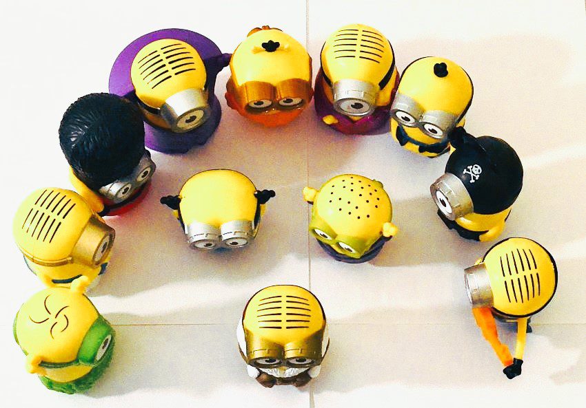 minions-2015-mcdonald-s-set-of-12-talking-toys-up
